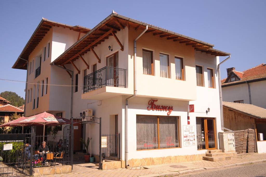 比瑞家庭酒店 特里亚夫纳 外观 照片