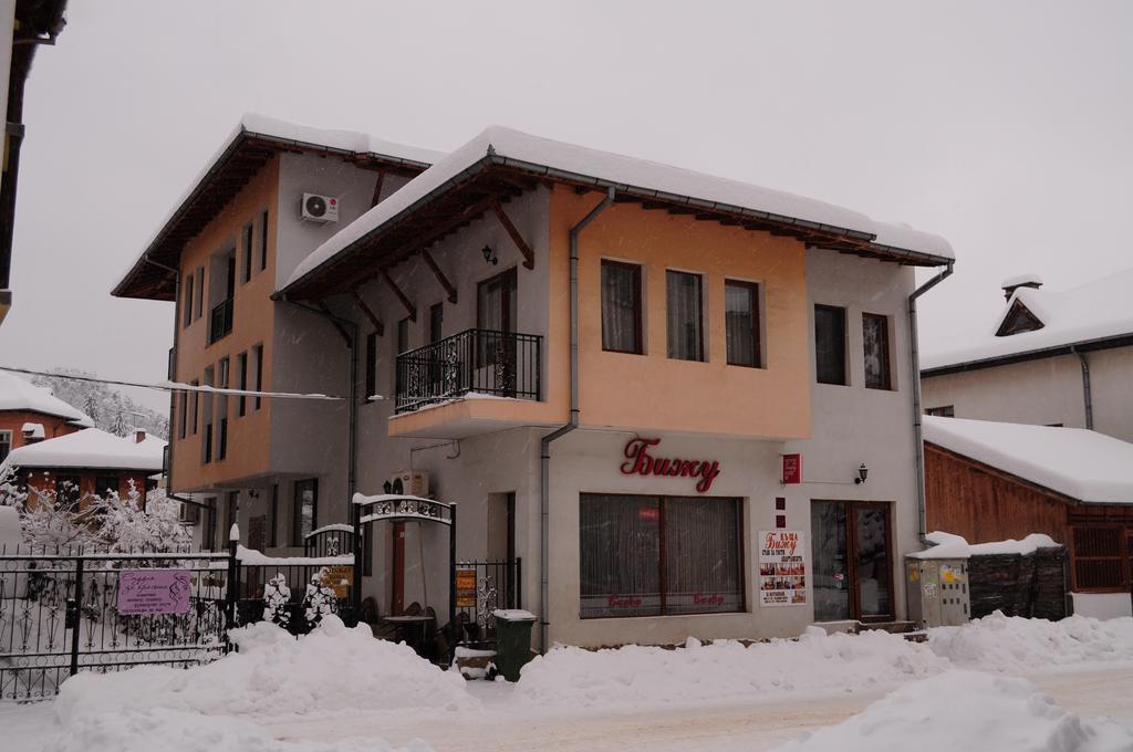 比瑞家庭酒店 特里亚夫纳 外观 照片